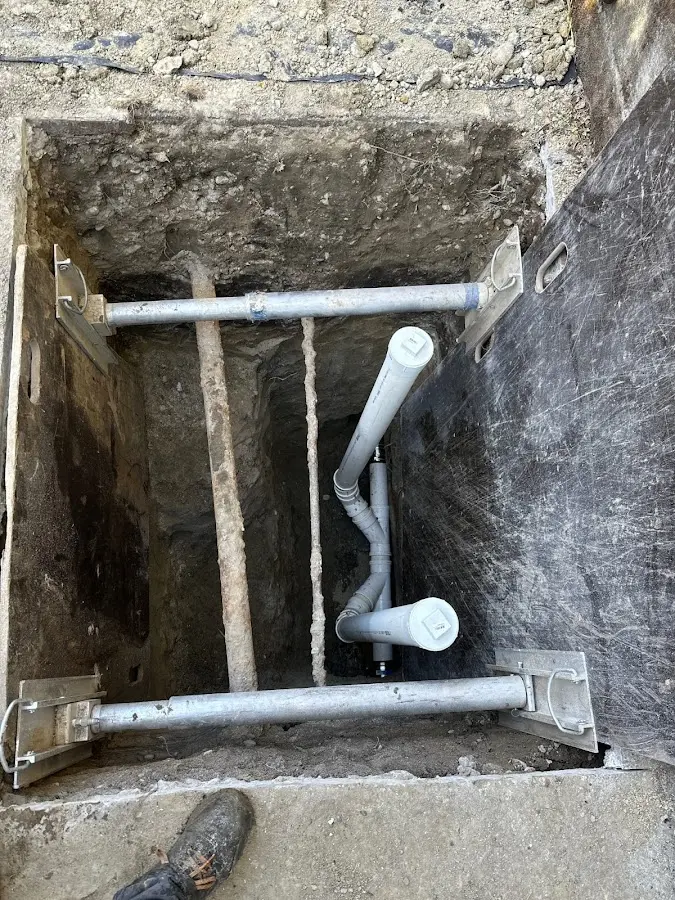 Experienced plumber completing Drain Cleaning work in East Rancho Dominguez